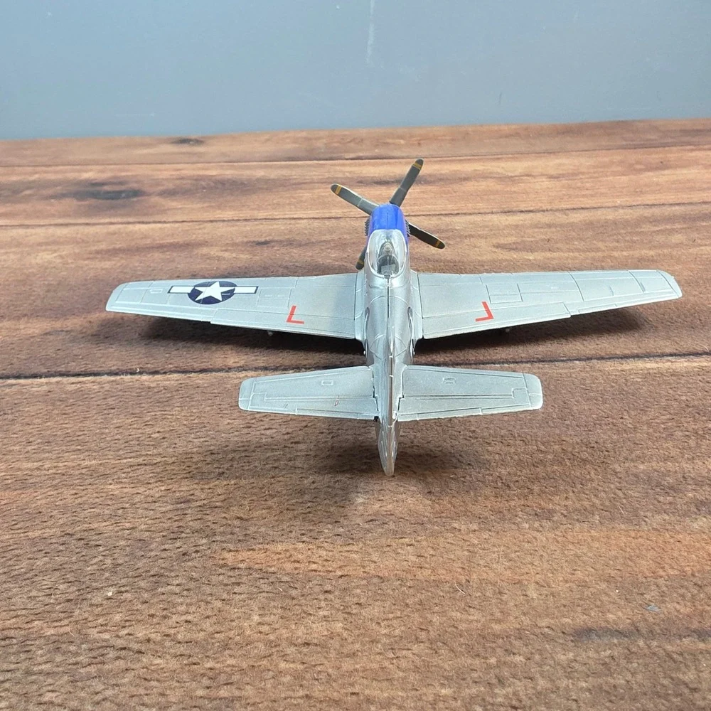 North American P-51D Mustang Fighter Plane Model Silver Blue WWII Petie 2nd